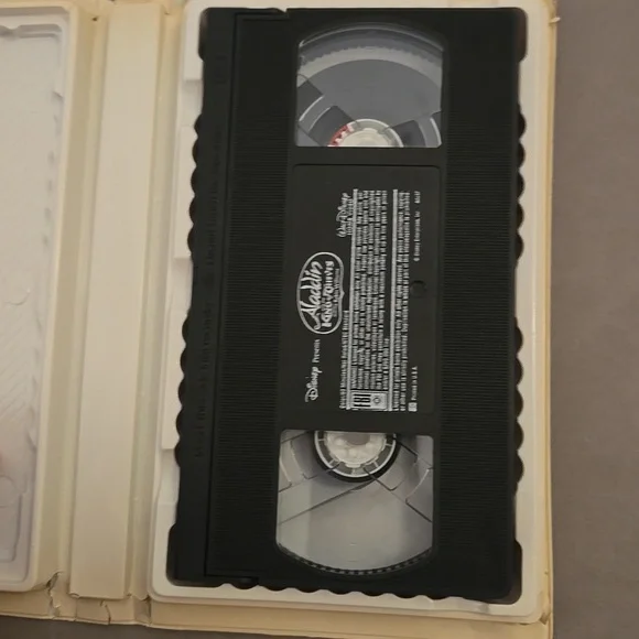Disney Aladdin and the King of Thieves VHS - Damage To Cover - Picture 2 of 5